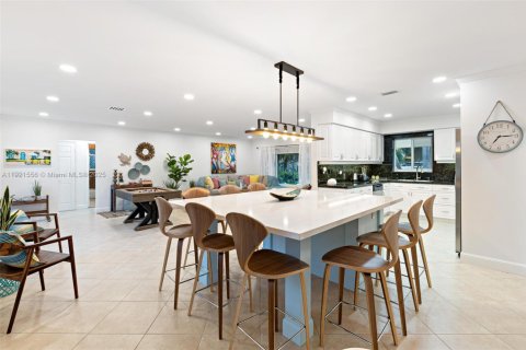 House in Lauderdale-by-the-Sea, Florida 3 bedrooms, 175.49 sq.m. № 2082746 - photo 11
