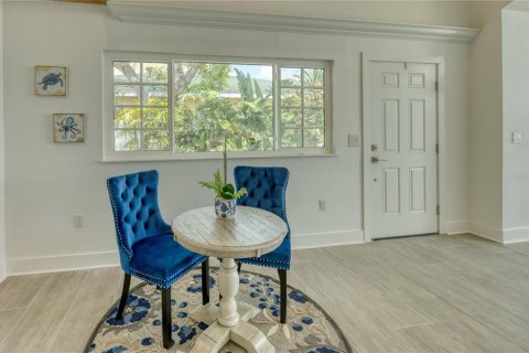 House in Saint Pete Beach, Florida 2 bedrooms, 98.1 sq.m. № 1658662 - photo 8