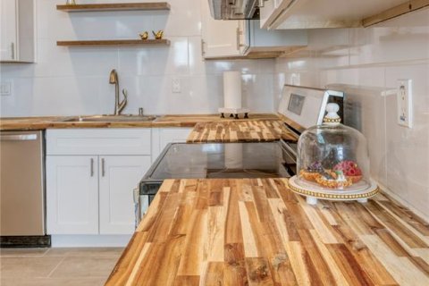 House in Saint Pete Beach, Florida 2 bedrooms, 98.1 sq.m. № 1658662 - photo 17