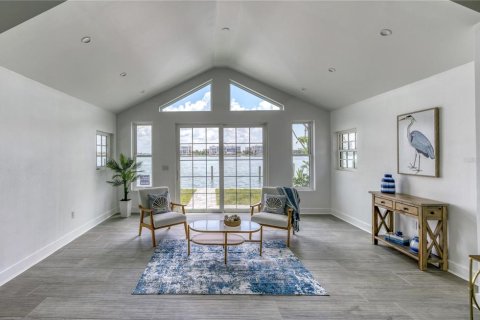 House in Saint Pete Beach, Florida 2 bedrooms, 98.1 sq.m. № 1658662 - photo 28