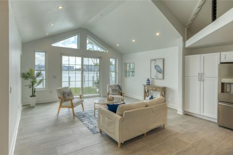 House in Saint Pete Beach, Florida 2 bedrooms, 98.1 sq.m. № 1658662 - photo 20