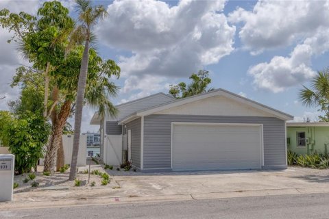 House in Saint Pete Beach, Florida 2 bedrooms, 98.1 sq.m. № 1658662 - photo 25