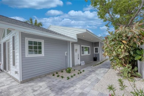 House in Saint Pete Beach, Florida 2 bedrooms, 98.1 sq.m. № 1658662 - photo 19