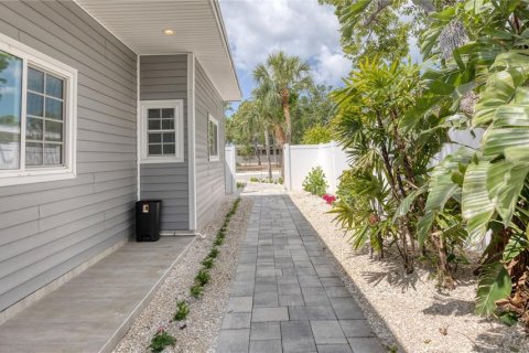 House in Saint Pete Beach, Florida 2 bedrooms, 98.1 sq.m. № 1658662 - photo 6