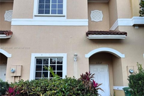 Touwnhouse à Tamarac, Floride 2 chambres, 112.78 m2 № 2033364