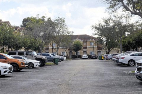 Touwnhouse à vendre à Tamarac, Floride: 2 chambres, 112.78 m2 № 2033364 - photo 2