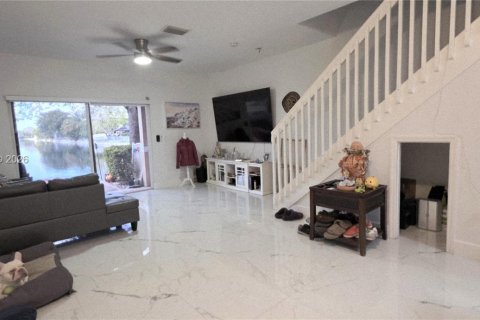 Touwnhouse à vendre à Tamarac, Floride: 2 chambres, 112.78 m2 № 2033364 - photo 7