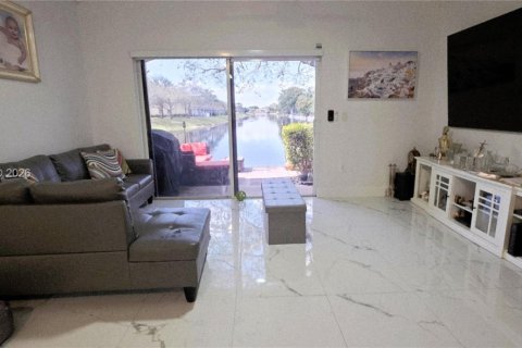 Touwnhouse à vendre à Tamarac, Floride: 2 chambres, 112.78 m2 № 2033364 - photo 8