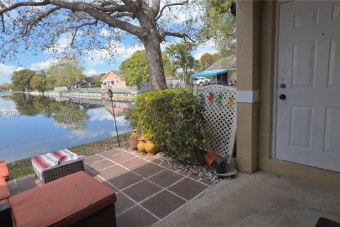 Touwnhouse à vendre à Tamarac, Floride: 2 chambres, 112.78 m2 № 2033364 - photo 13