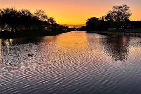 Touwnhouse à vendre à Tamarac, Floride: 2 chambres, 112.78 m2 № 2033364 - photo 15