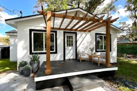 House in Tampa, Florida 3 bedrooms, 60.2 sq.m. № 2231755 - photo 8