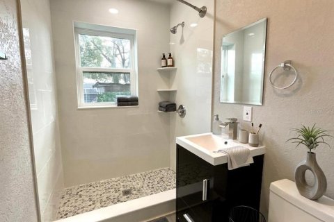 House in Tampa, Florida 3 bedrooms, 60.2 sq.m. № 2231755 - photo 28