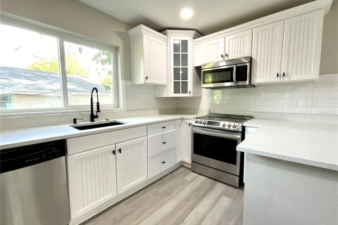 House in Tampa, Florida 3 bedrooms, 60.2 sq.m. № 2231755 - photo 22