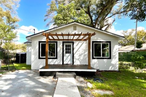 House in Tampa, Florida 3 bedrooms, 60.2 sq.m. № 2231755