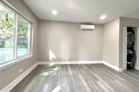 House in Tampa, Florida 3 bedrooms, 60.2 sq.m. № 2231755 - photo 13