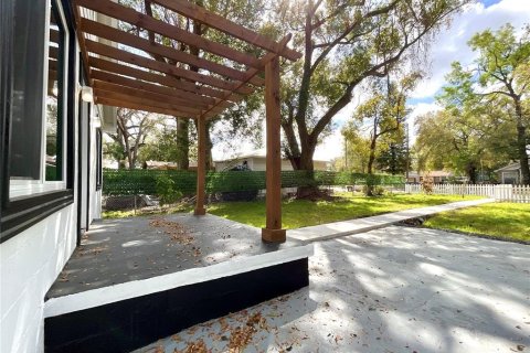 House in Tampa, Florida 3 bedrooms, 60.2 sq.m. № 2231755 - photo 7