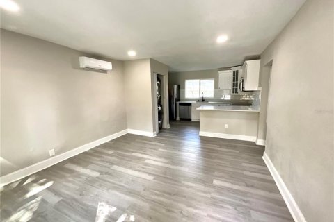 Villa ou maison à vendre à Tampa, Floride: 2 chambres, 60.2 m2 № 2231755 - photo 12