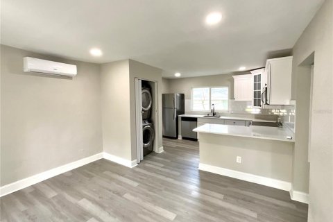 House in Tampa, Florida 3 bedrooms, 60.2 sq.m. № 2231755 - photo 18