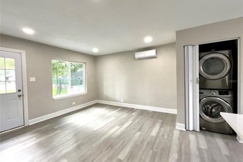 House in Tampa, Florida 3 bedrooms, 60.2 sq.m. № 2231755 - photo 11
