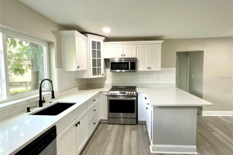 House in Tampa, Florida 3 bedrooms, 60.2 sq.m. № 2231755 - photo 23