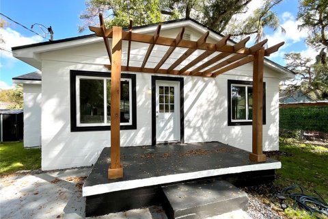 House in Tampa, Florida 3 bedrooms, 60.2 sq.m. № 2231755 - photo 9