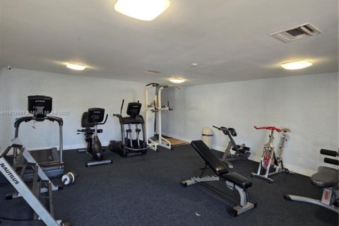 Condo in Dania Beach, Florida, 2 bedrooms  № 1937907 - photo 27