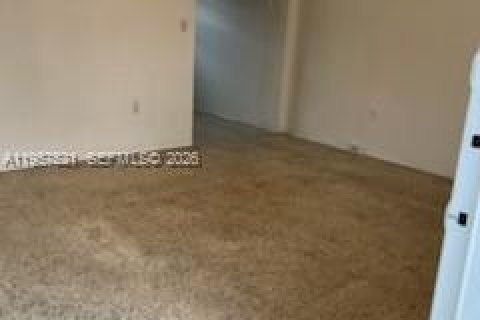 Casa en alquiler en Miami, Florida, 2 dormitorios, 145.76 m2 № 2019510 - foto 3