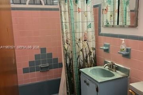 Casa en alquiler en Miami, Florida, 2 dormitorios, 145.76 m2 № 2019510 - foto 7