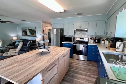 House in Placida, Florida 2 bedrooms, 82.13 sq.m. № 2103816 - photo 11
