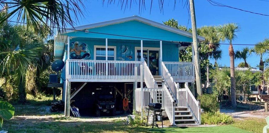 House in Placida, Florida 2 bedrooms, 82.13 sq.m. № 2103816