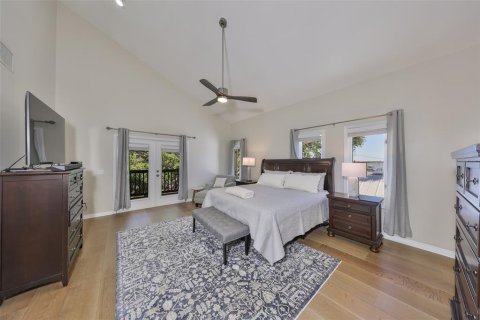 House in Tampa, Florida 4 bedrooms, 337.24 sq.m. № 1638047 - photo 29