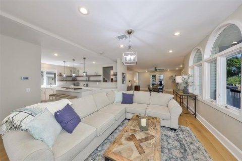 House in Tampa, Florida 4 bedrooms, 337.24 sq.m. № 1638047 - photo 16