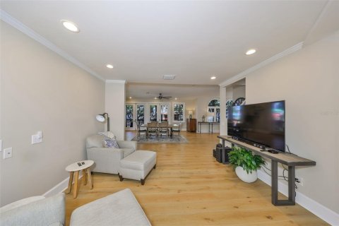 House in Tampa, Florida 4 bedrooms, 337.24 sq.m. № 1638047 - photo 27