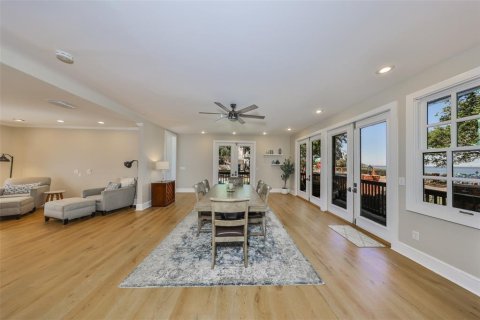 House in Tampa, Florida 4 bedrooms, 337.24 sq.m. № 1638047 - photo 18