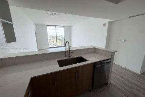 Снять в аренду кондоминиум в Холливуд, Флорида 2 спальни, 110.46м2, № 1965726 - фото 6