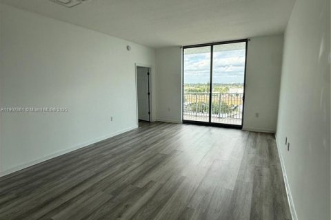 Снять в аренду кондоминиум в Холливуд, Флорида 2 спальни, 110.46м2, № 1965726 - фото 24