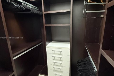 Снять в аренду кондоминиум в Холливуд, Флорида 2 спальни, 110.46м2, № 1965726 - фото 20