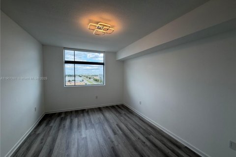 Снять в аренду кондоминиум в Холливуд, Флорида 2 спальни, 110.46м2, № 1965726 - фото 11