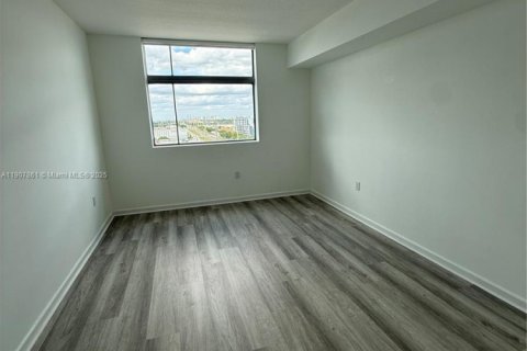 Снять в аренду кондоминиум в Холливуд, Флорида 2 спальни, 110.46м2, № 1965726 - фото 30