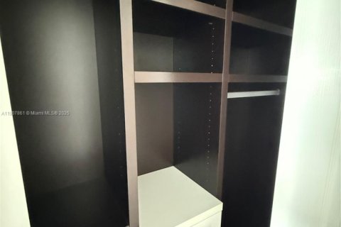 Снять в аренду кондоминиум в Холливуд, Флорида 2 спальни, 110.46м2, № 1965726 - фото 23