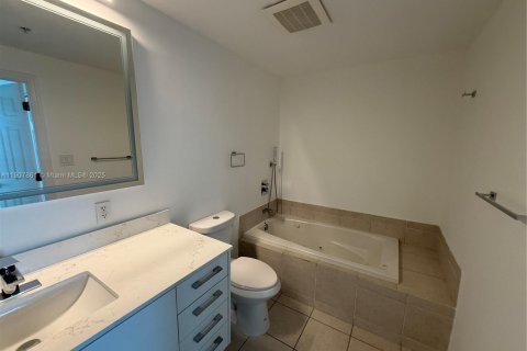 Снять в аренду кондоминиум в Холливуд, Флорида 2 спальни, 110.46м2, № 1965726 - фото 28