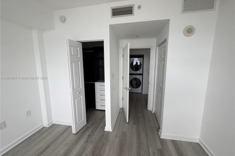 Снять в аренду кондоминиум в Холливуд, Флорида 2 спальни, 110.46м2, № 1965726 - фото 12