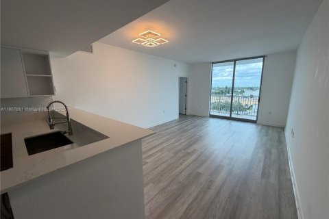 Снять в аренду кондоминиум в Холливуд, Флорида 2 спальни, 110.46м2, № 1965726 - фото 5