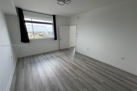 Снять в аренду кондоминиум в Холливуд, Флорида 2 спальни, 110.46м2, № 1965726 - фото 18