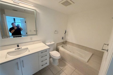 Снять в аренду кондоминиум в Холливуд, Флорида 2 спальни, 110.46м2, № 1965726 - фото 17