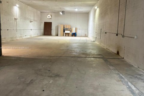 Propiedad comercial en venta en Miami, Florida № 2012675 - foto 4