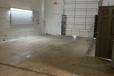 Propiedad comercial en venta en Miami, Florida № 2012675 - foto 3
