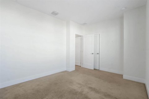 Condo in Clermont, Florida, 3 bedrooms  № 1552963 - photo 17