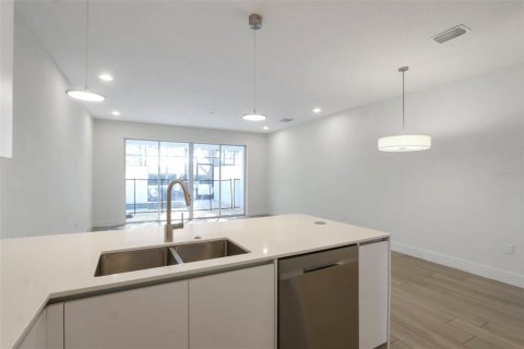 Condo in Clermont, Florida, 3 bedrooms  № 1552963 - photo 7