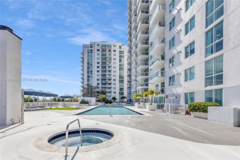 Condo in Miami, Florida, 2 bedrooms  № 2009865 - photo 24